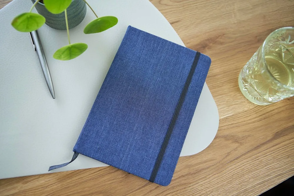 Denim notitieboekje A5 Alfred productfoto 8 - Hidalgo-werbeartikel Denim notitieboekje A5 Alfred — productfoto 8