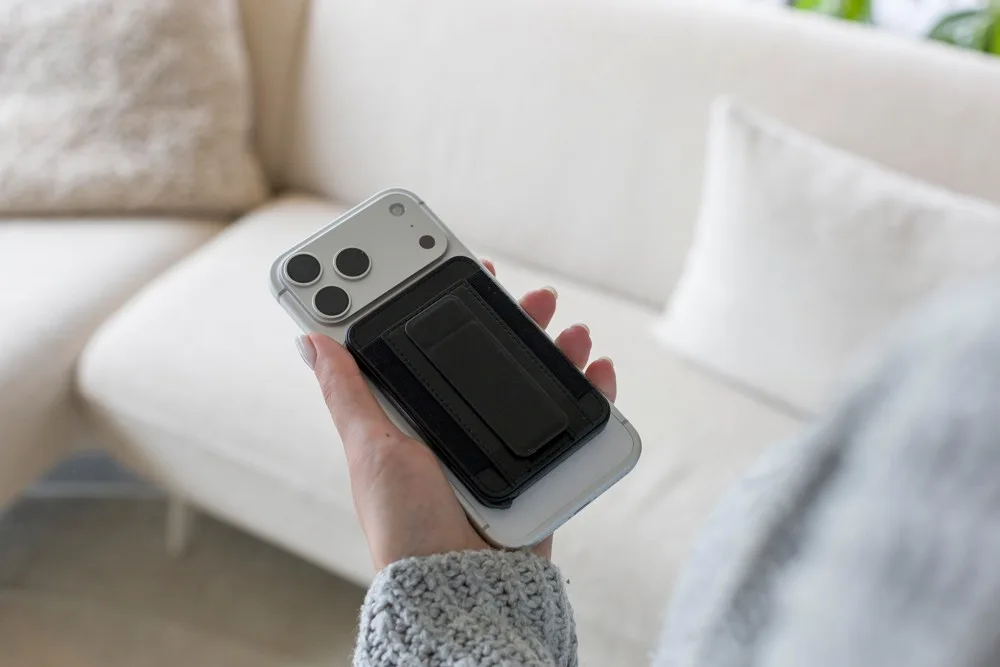 BrandCharger pasjeshouder Wally Stand Pro | Gerecycled productfoto 15 - Hidalgo-werbeartikel BrandCharger pasjeshouder Wally Stand Pro | Gerecycled — productfoto 15