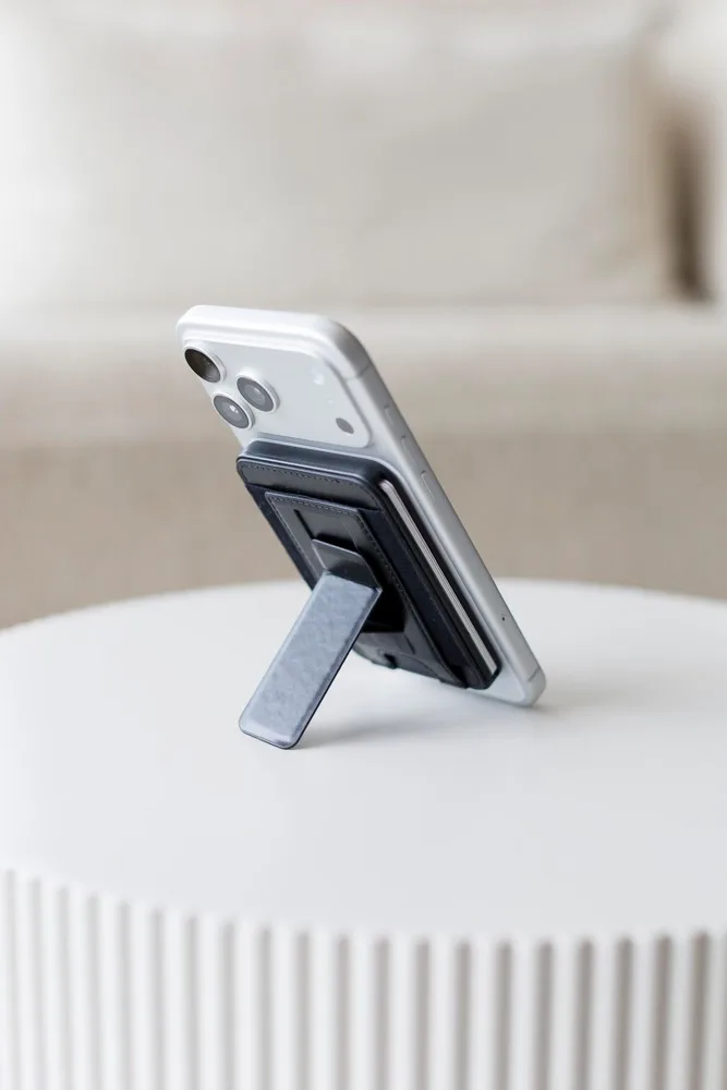 BrandCharger pasjeshouder Wally Stand Pro | Gerecycled productfoto 18 - Hidalgo-werbeartikel BrandCharger pasjeshouder Wally Stand Pro | Gerecycled — productfoto 18