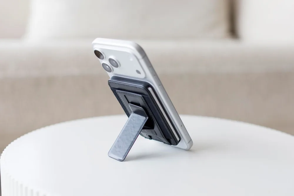 BrandCharger pasjeshouder Wally Stand Pro | Gerecycled productfoto 19 - Hidalgo-werbeartikel BrandCharger pasjeshouder Wally Stand Pro | Gerecycled — productfoto 19