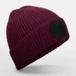 10169 - Circular Fashion Patch Beanie, burgundy / black — productfoto 4
