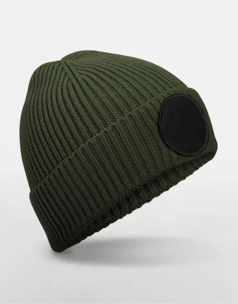 101_69_559_f-2025_01jpg - Hidalgo 10169 - Circular Fashion Patch Beanie, olive green / black — productfoto 5