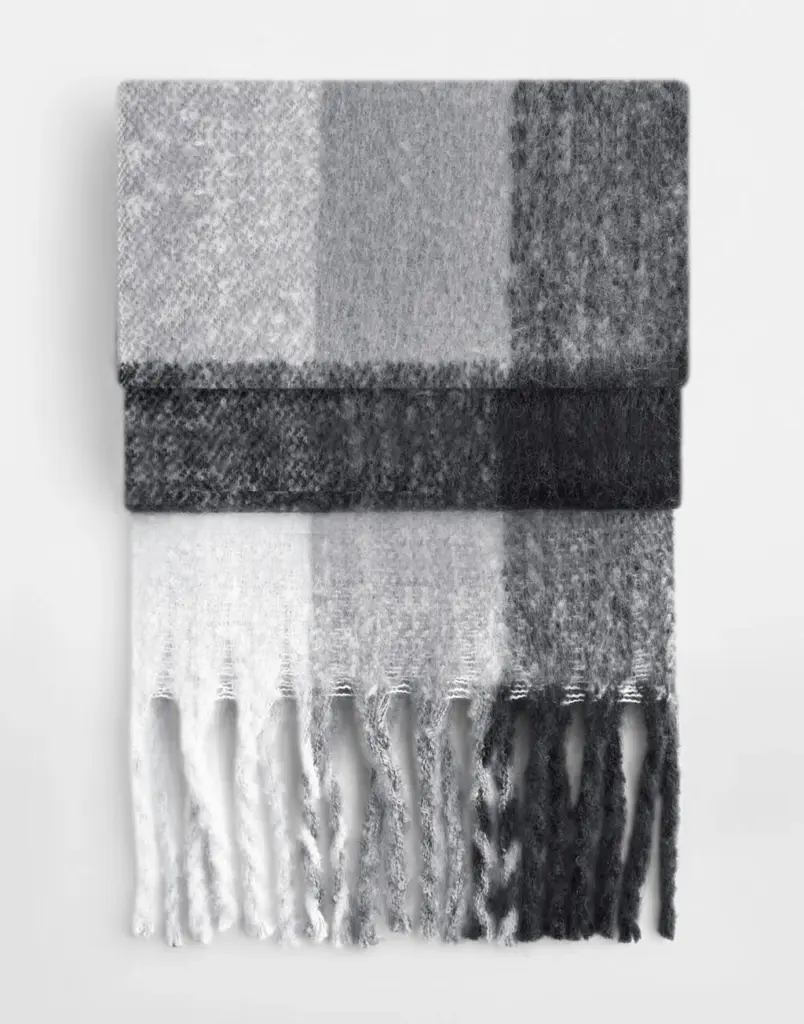 15569 - Fluffy Check Scarf, grey check